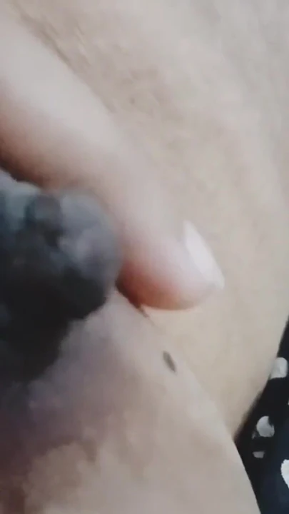 我的男朋友让我一个人，我开始用我热辣的阴户自慰 | 短片 1