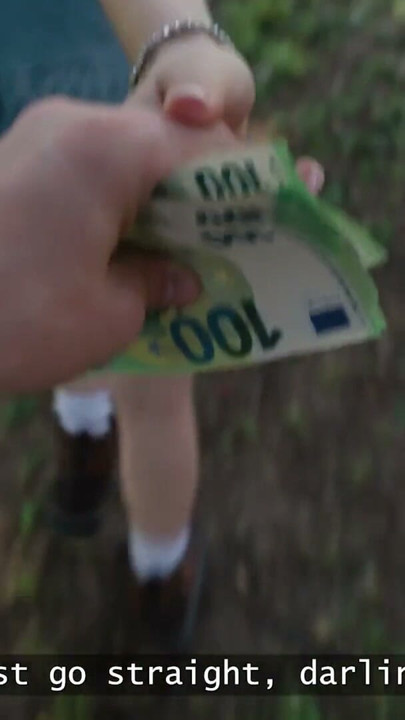 HUNT4K. Denne nørdede luder ville ikke have noget imod at være sin kæreste utro | Klip 2