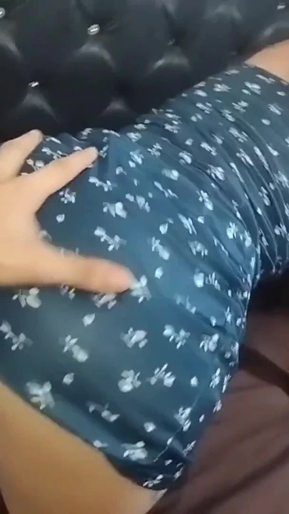 Moment émotif de « "Pouvez-vous m’aider avec les draps ? » UNE FEMME AU FOYER SE FAIT BAISER APRÈS AVOIR DEMANDÉ DE L’AIDE - PORNO EN ESPAGNOL"