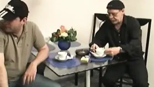 Немецкая частная рабыня на кухне