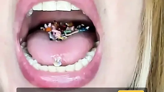 Эндоскопия!! Giantess проглотила 25 членов одновременно