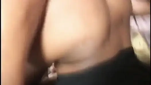 Siyah adam seksi zenci fahişenin götünü sikiyor ve sonra yüzüne boşaltıyor