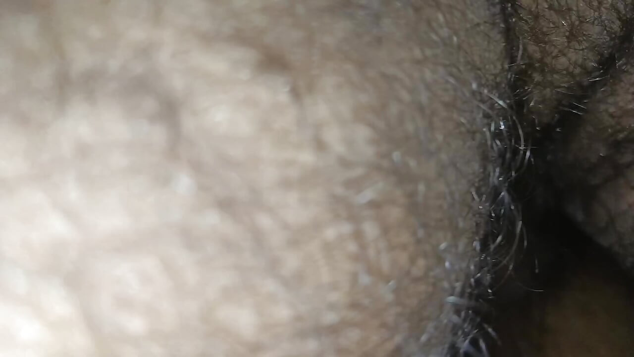 Follada por el culo hoy por primera vez en el culo en tierra llena toma estilo perrito en culo follando hindi audio