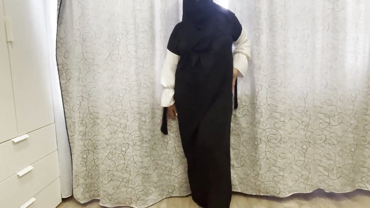 팬티 없는 팬티 스타킹을 입은 모로코 의붓이사