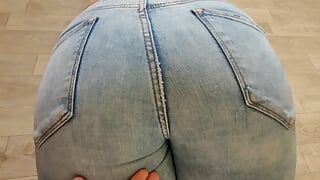 I Help My Stepsister with Her Tight Jeans on this Perfect Big Booty