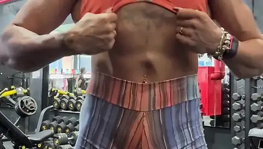 Anda terlalu kecil untuk menjadi pelatih ebony ini