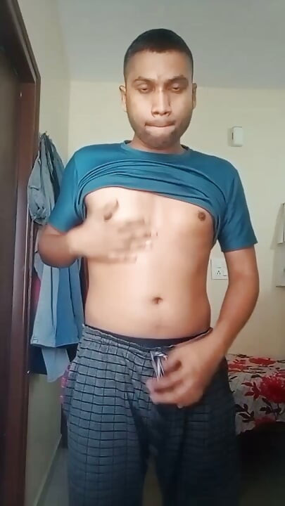 Gay solo khoe thân và thủ dâm