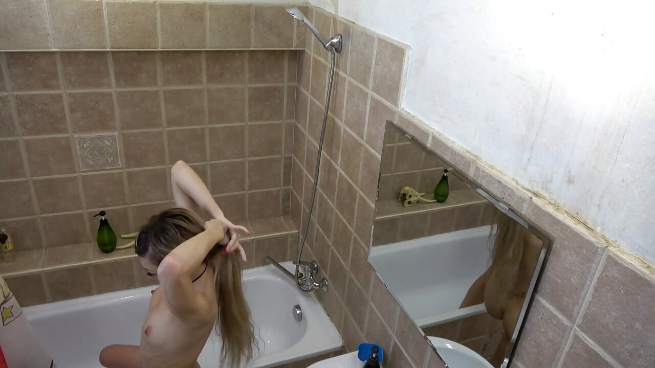 Amateur Shower Can't Get Hotter Than When There's a Sexy Teen in It