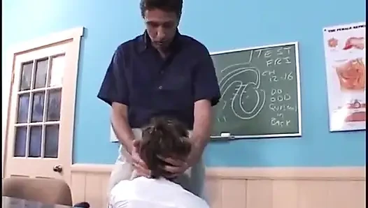 Brunette teen pussy licked and slammed in the classroom