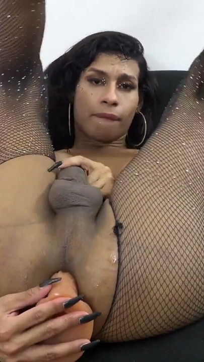 Stor pik ebony trans evelliny moura onanerer sin pik | Klip 1