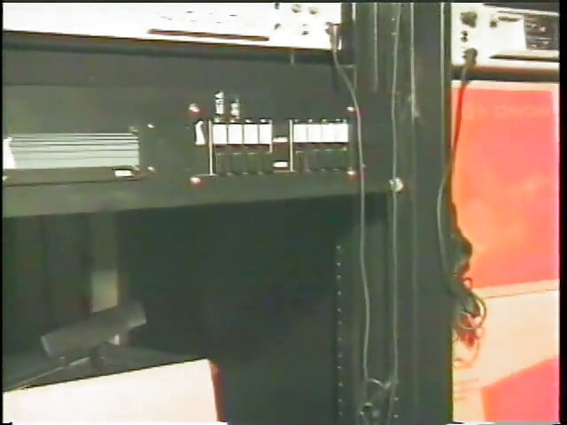 Geile sensationele brunette krijgt haar strakke erotische lichaam hard geneukt - vintage video