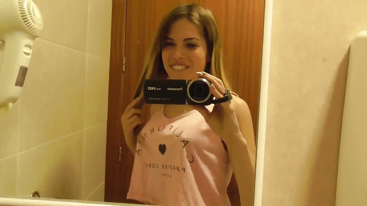 Macarena Lewis laat me twee keer klaarkomen als ik wakker word