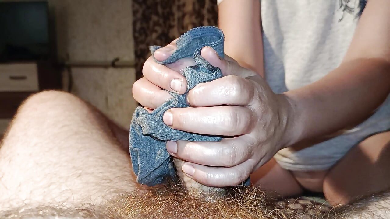 Korejka voli spermu u gaćicama, drka sa gaćicama