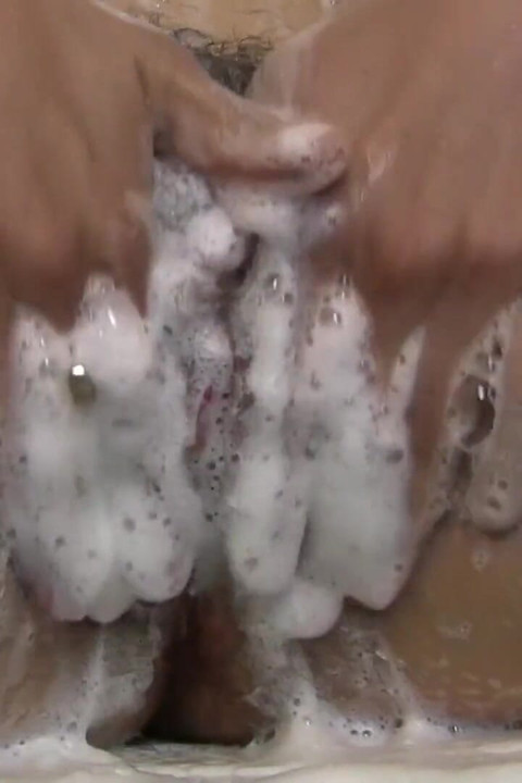 Kitty Jumps Into the Shower