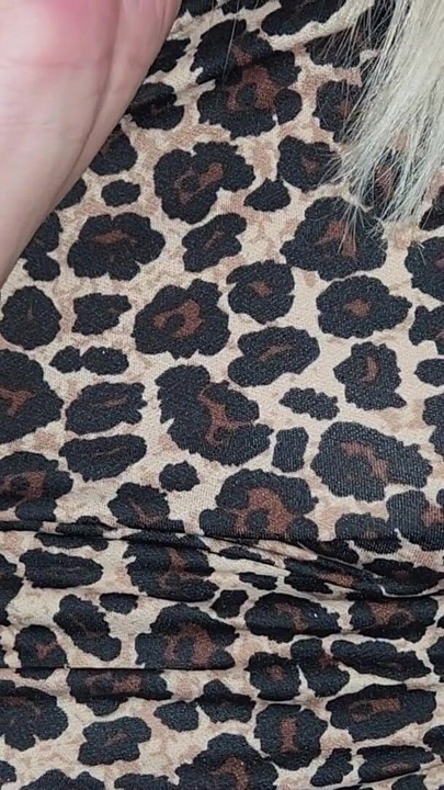 Accattivante momento da "La bella sorellastra monella mi fa scopare, finché non dico alle sue amiche"