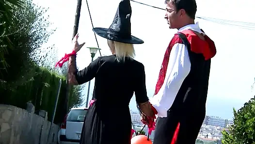 Она просто нимфоманка.