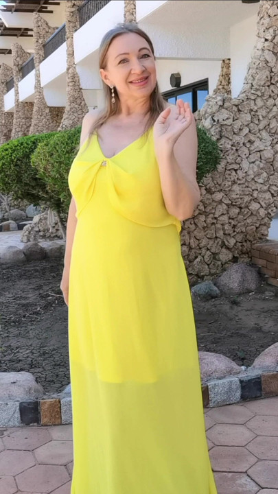 Lady in Yelow, sunny granny