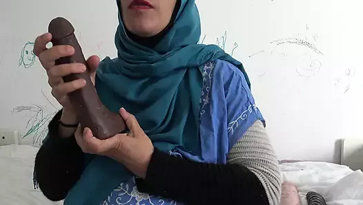 Puta argelina quiere follar todos los días mientras está embarazada