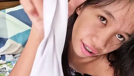 Hizmetçi üvey kızımın külotunu kokluyor