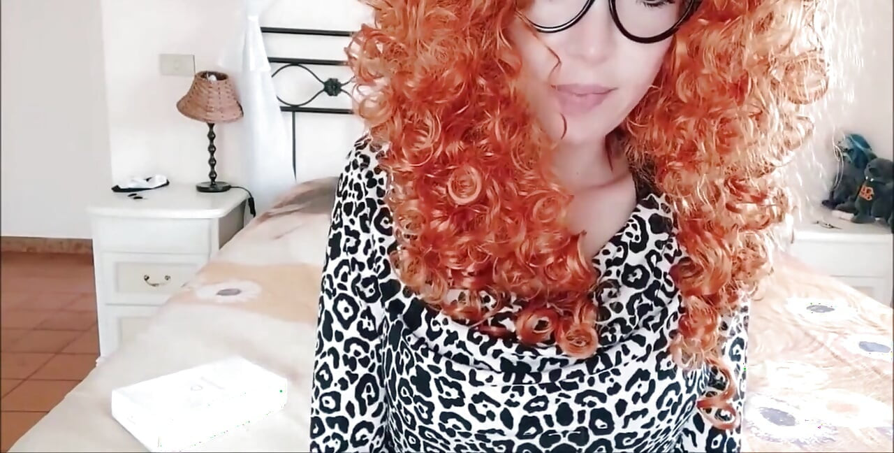 Ești fiul vitreg pervers! Aceste obiecte sunt admisibile în casa mea! Mama vitregă se enervează
