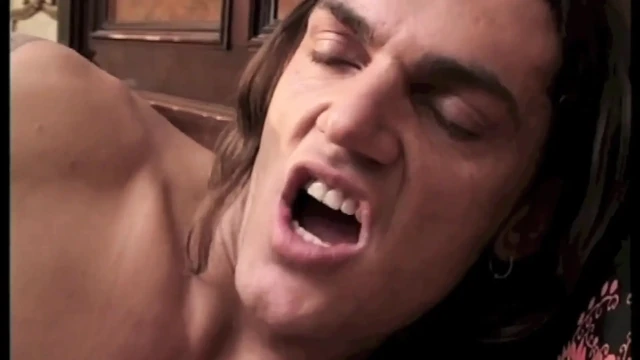 Hot Threesome with 2 Sluts in Casanova's Bedroom
