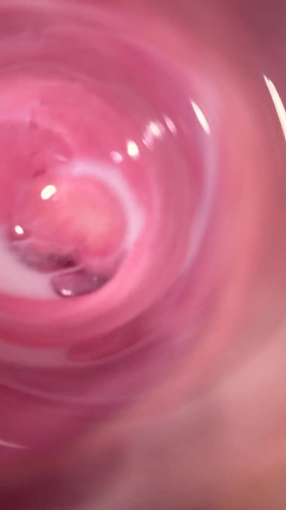 Mia의 작은 질 깊숙한 카메라