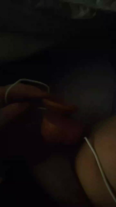 I like to dildo my pussy, imagine your cock and hear me moan