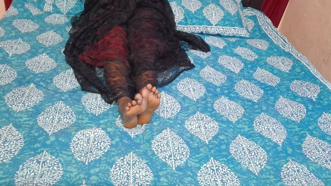 Hintli Üvey Anne Seks Zevki Için Oğlanı Baştan Çıkarıyor