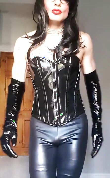 Pokazujem svoje seksualne igračke