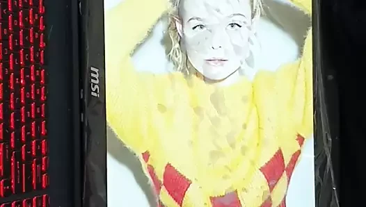 Elle Fanning için boşalma - büyük döl