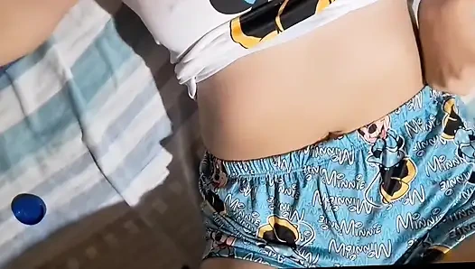 Adik iparku pamer besarnya padaku