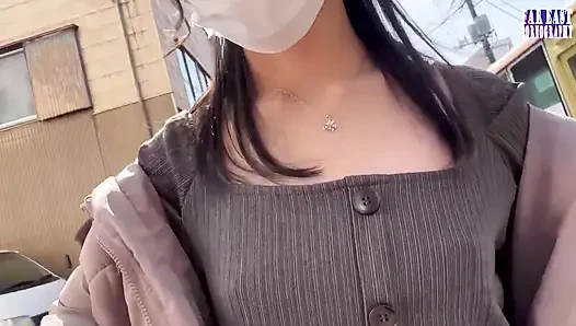 Прогулка с голым соском, где переполненные глаза искры горячий, тугий пик на ее взвернутые кончики фазе.1