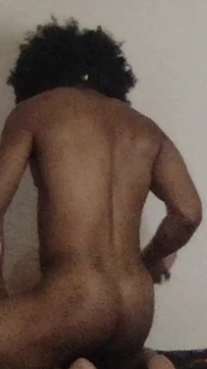 Zgodna žena rasteže pičku i dobija dupli creampie | Klip 1