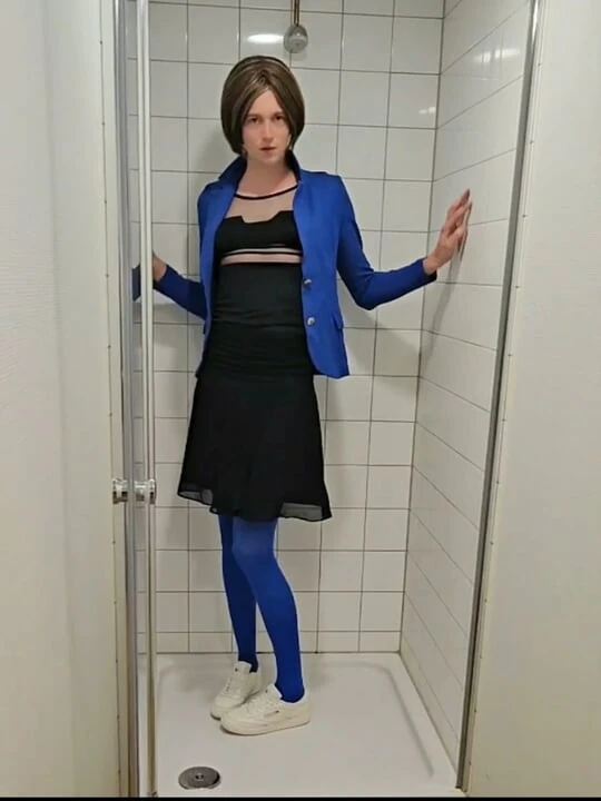Wetlook Slut Annemieke Cumload under Shower