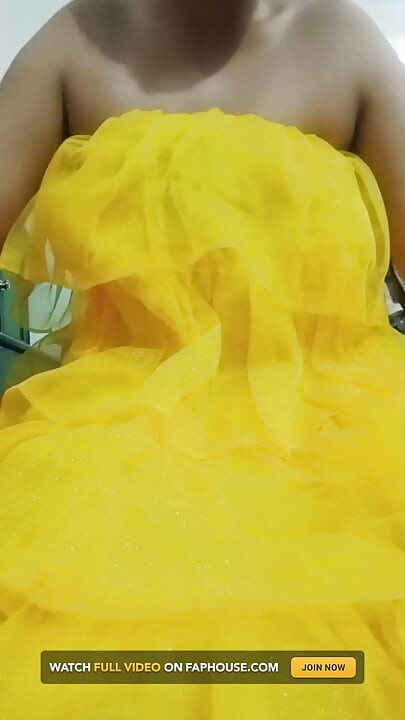 Gay Crossdresser India Gaurisissy XXX Seks di Lehenga Kuning