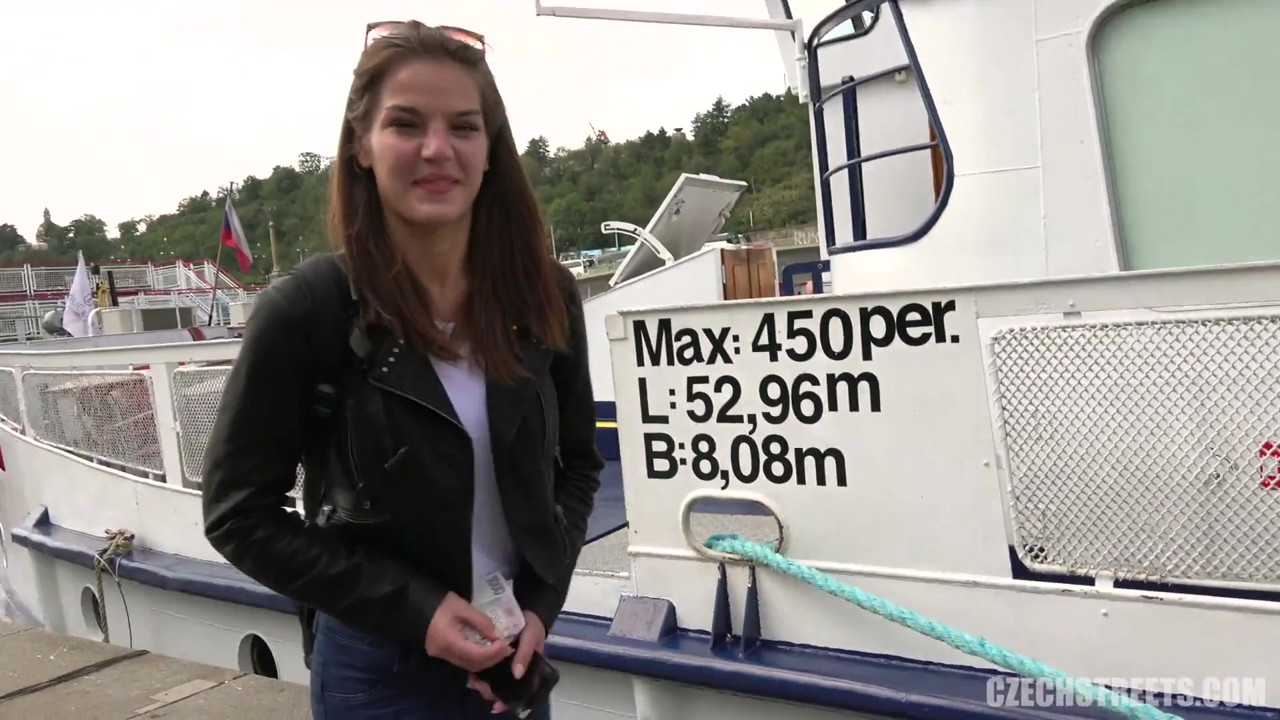 チェコの街 - 史上最もシャイな女の子