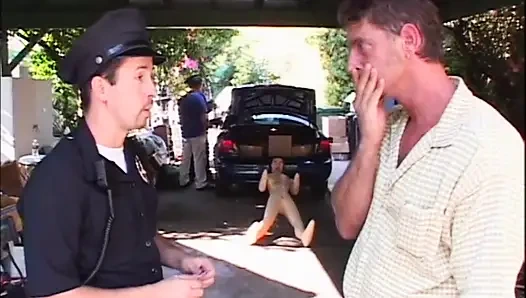 Polis fışkırtana kadar açık havada esmeri sikiyor