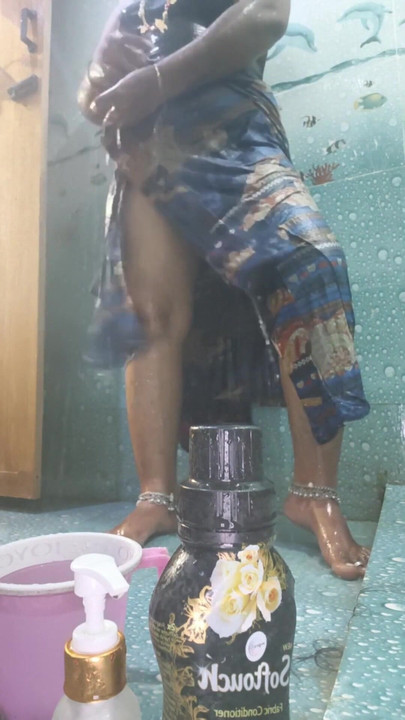 Stunning moment from "New Desi bathing nute video"