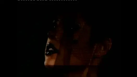 Fantastik şehvetli orta yaşlı seksi kadın büyük klasik yarakla sikiliyor ve ağzına boşalıyor