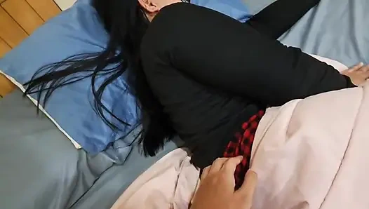 Azgınım ve üvey annemin bana sakso çekmesini istiyorum.