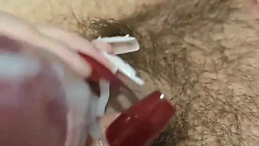 Kontol kecil ini suka dipermalukan dan ditertawakan, dan aku terangsang hanya karena berpikir tentang hal itu.