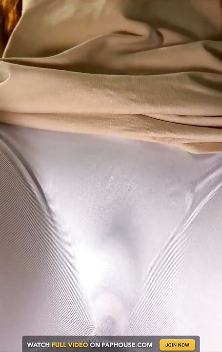 손을 사용하지 않고 오르가즘을 느끼는 것은 완전히 다른 종류의 즐거움입니다.