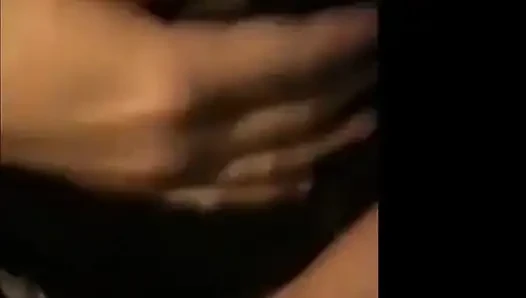 Sexy O2, T &a 299 - französische schlampe, die es liebt, zu ficken, während sie mit einem schwanz in ihren satin-dessous spielt