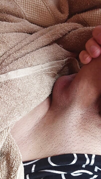 Hijo dándose placer