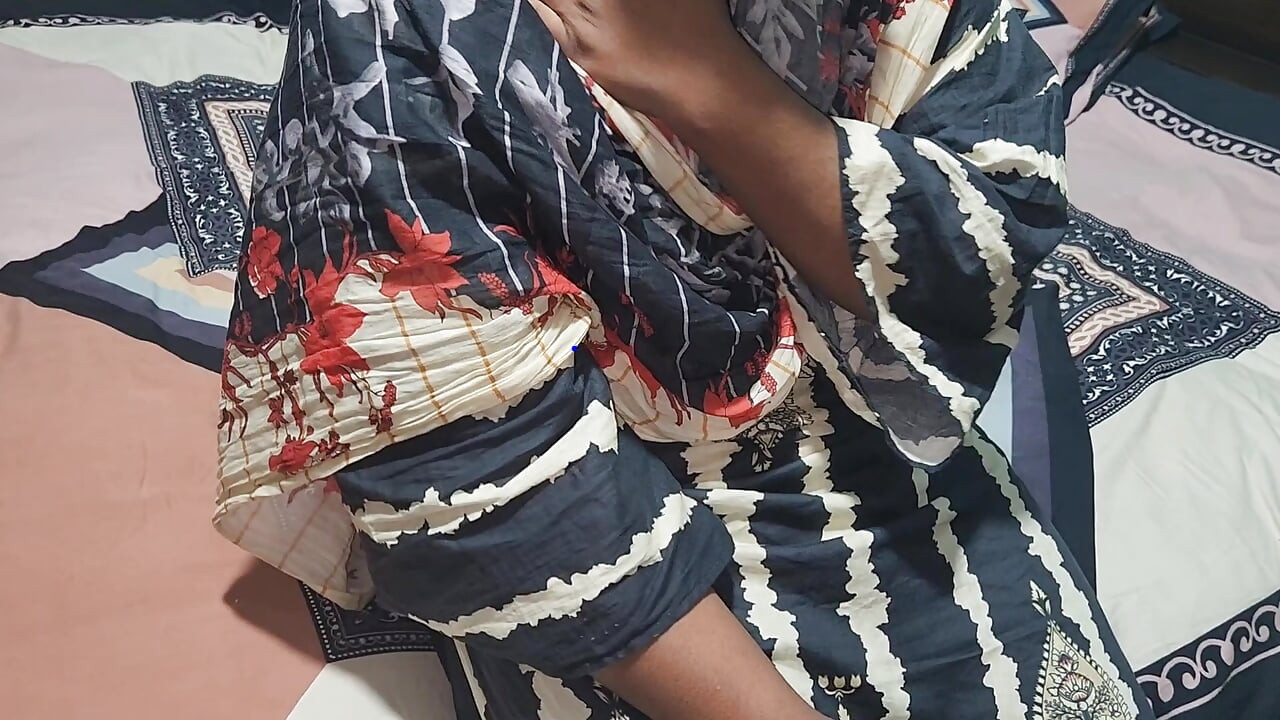 我把她从外面带到房间，操了她。