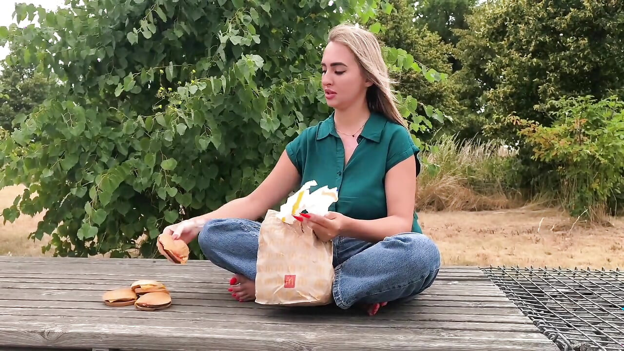 Bánh mì kẹp thịt nghiền nát