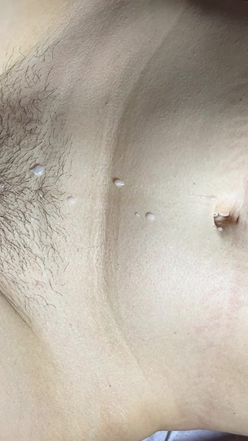 털이 무성한 보지와 사정하는 새엄마 밀프 클로즈업 섹스