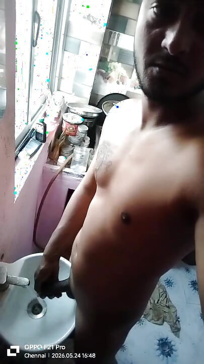 Cewek tamil paiyan muncrat hot