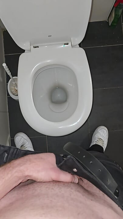 Dominatoare homosexuală mascată, la toaletă, tachinare cu masturbare PhantomGentX