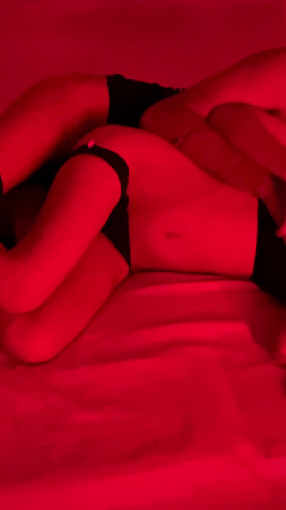 Epic moment from "Virgin girl shared bed with her friend in hotel"